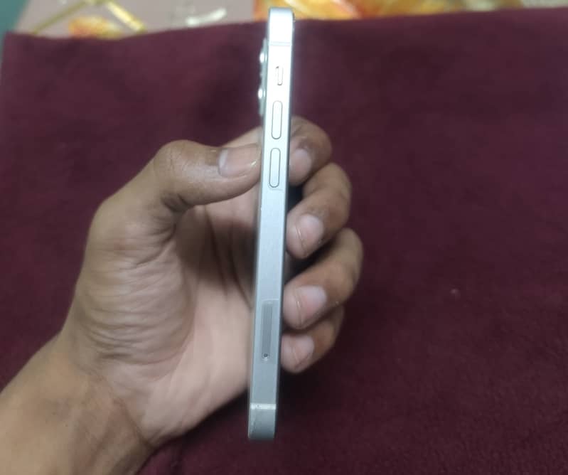 Apple iPhone 12 mini 0