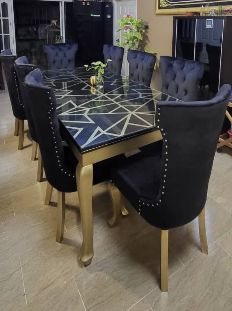 Dining table 0