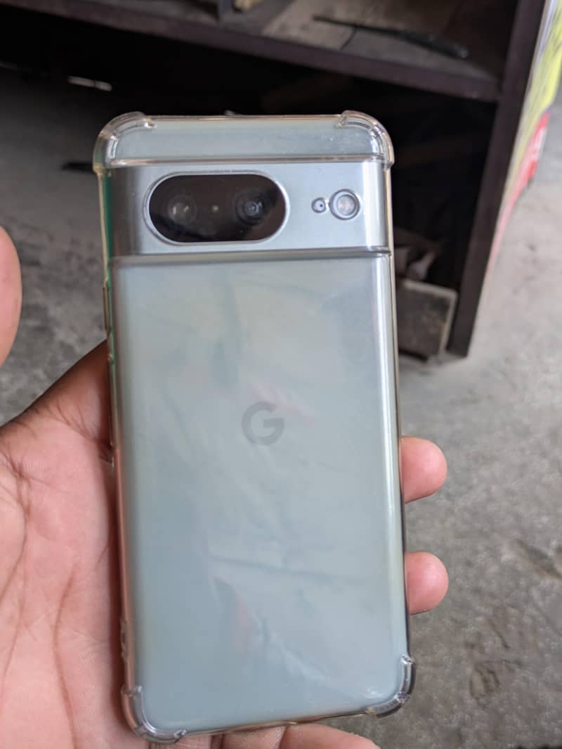 Google Pixel 8 4