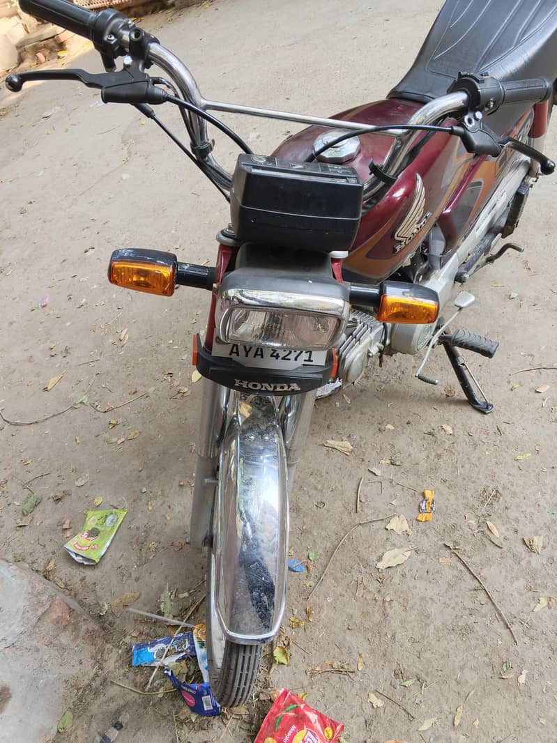 Honda CD70 4