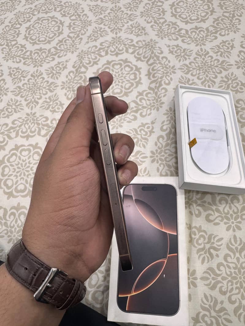 Apple iPhone 16 Pro 2