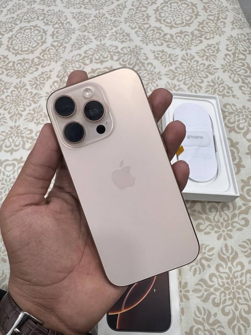 Apple iPhone 16 Pro 3