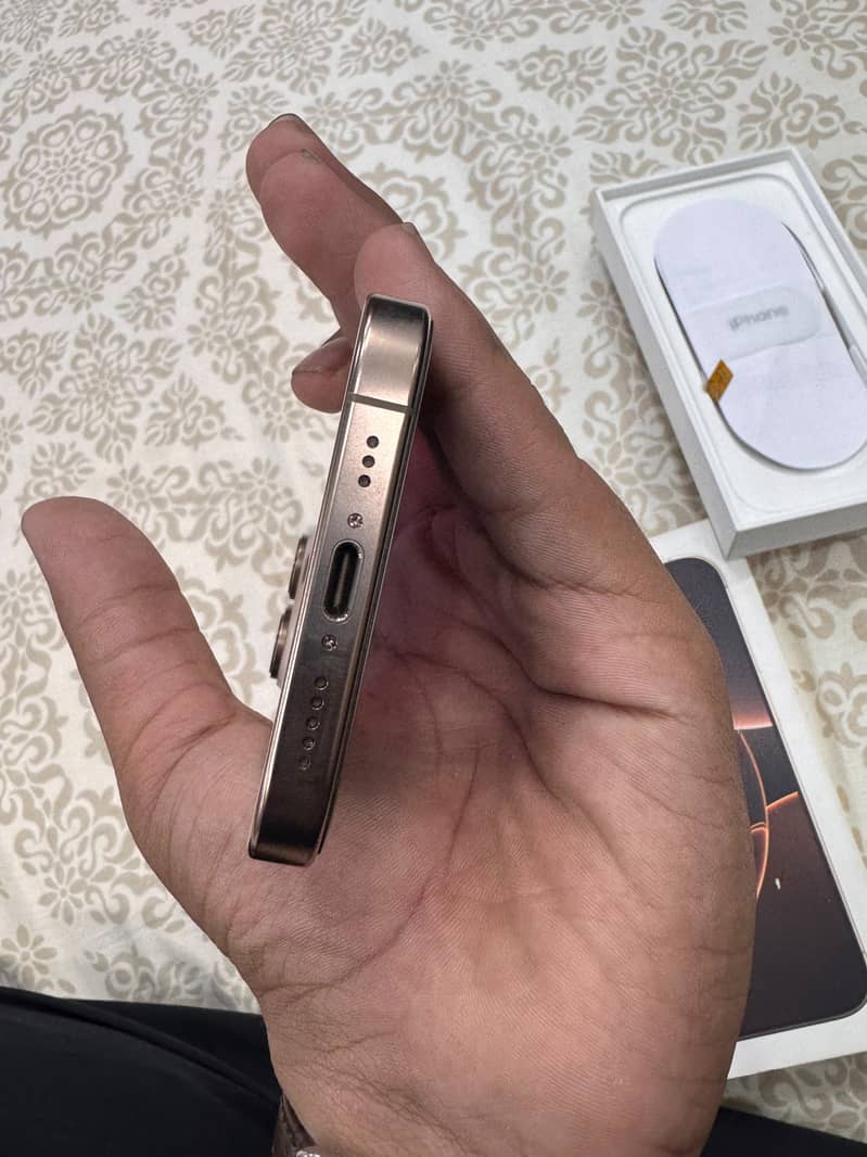 Apple iPhone 16 Pro 6