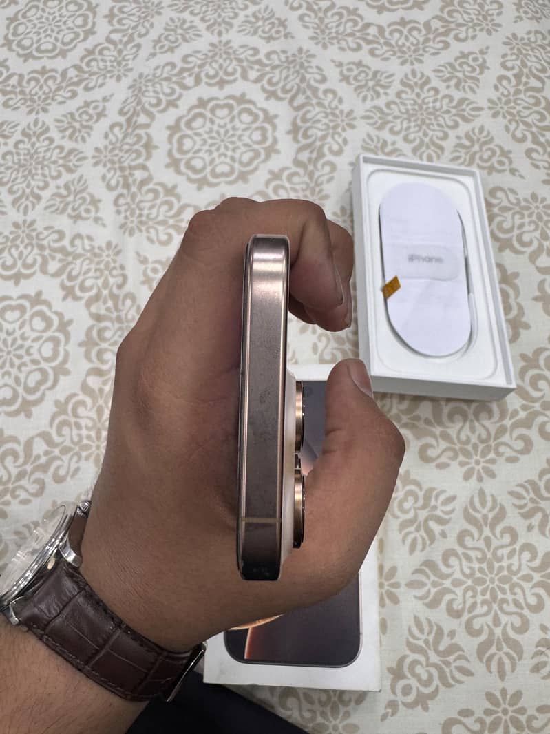 Apple iPhone 16 Pro 7