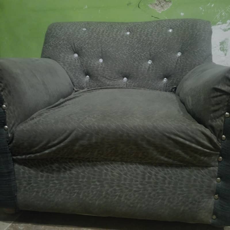 2 seater sofas sell 0