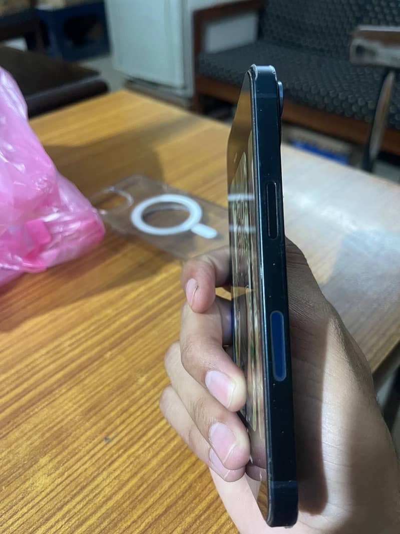 Apple iPhone 13 3