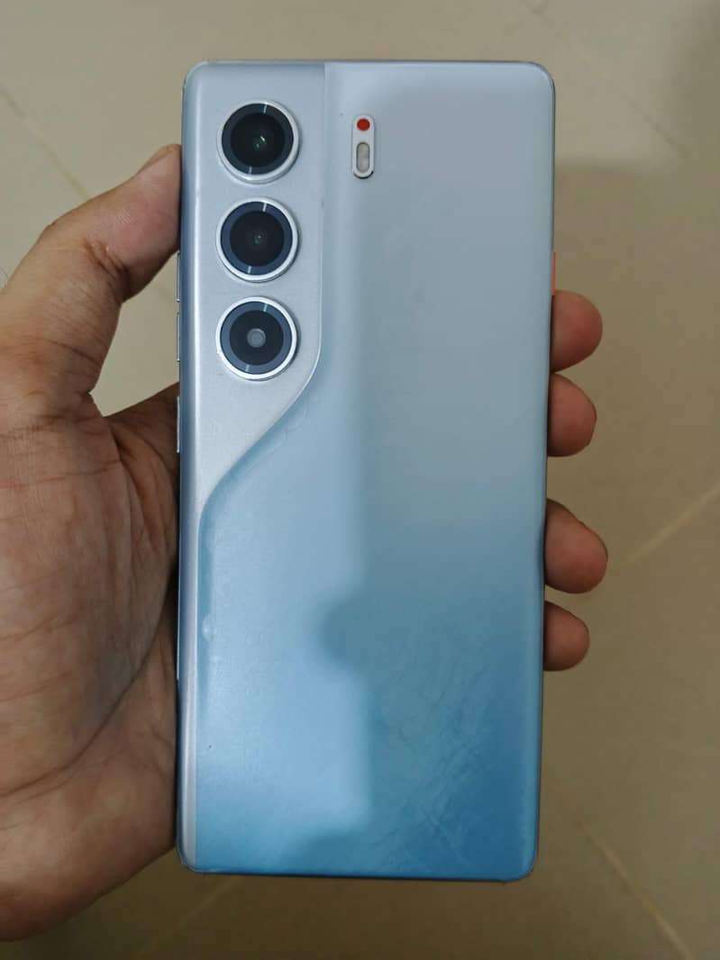 Tecno CAMON 40 Pro 4