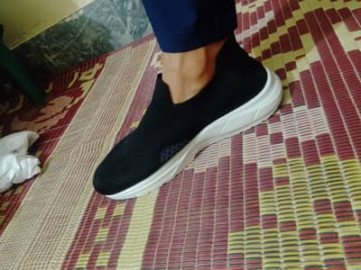 Servis Sneakers (Size 42)