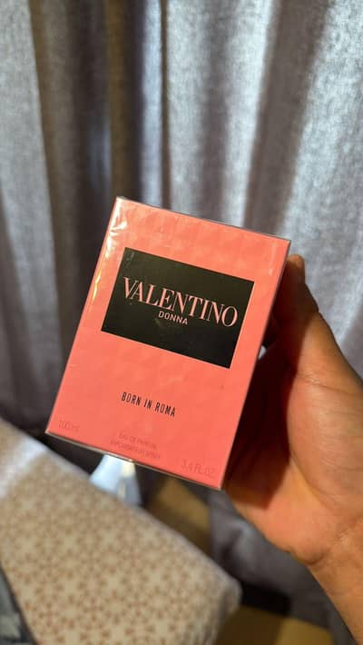 Valentino Donna Born In Roma