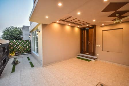 Spacious 10 Marla House in Premium Area