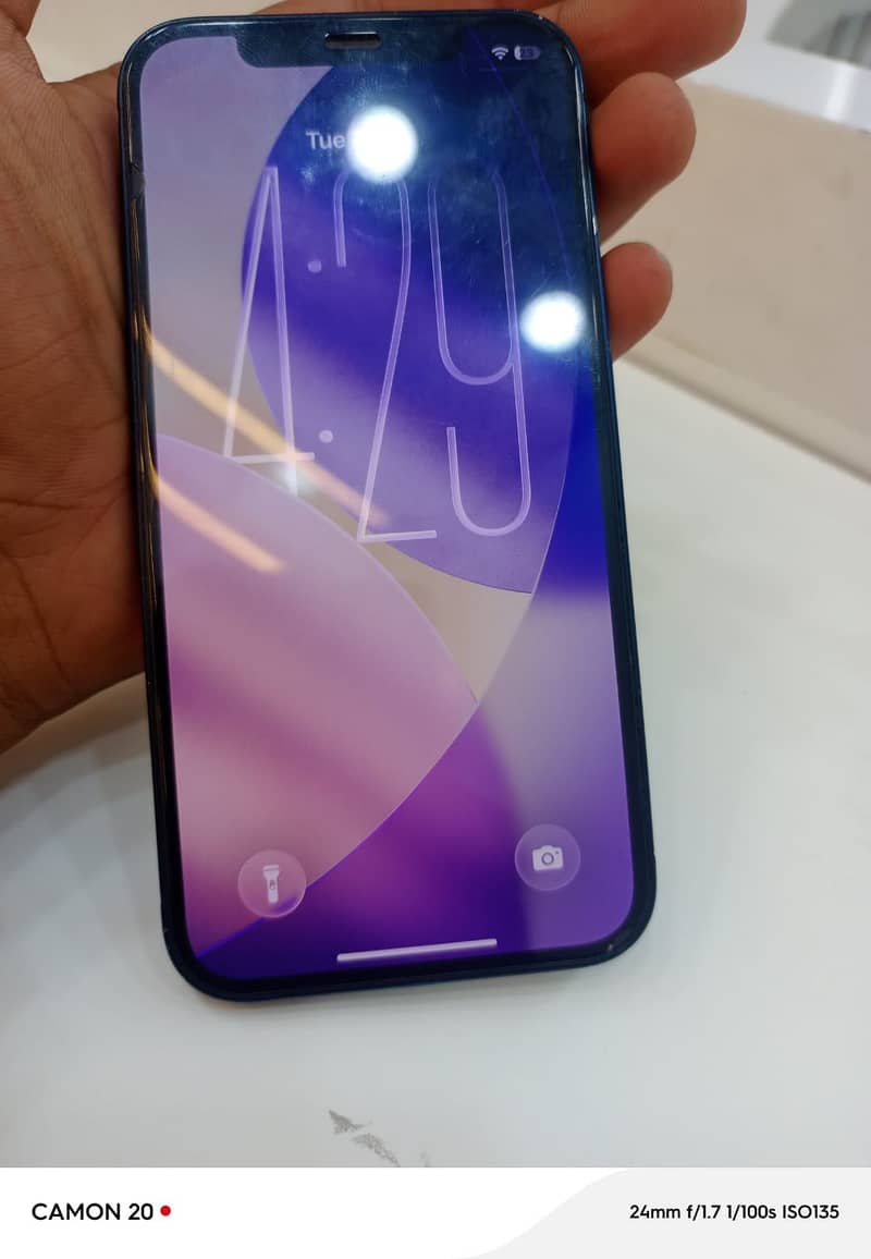 Apple iPhone 12 4