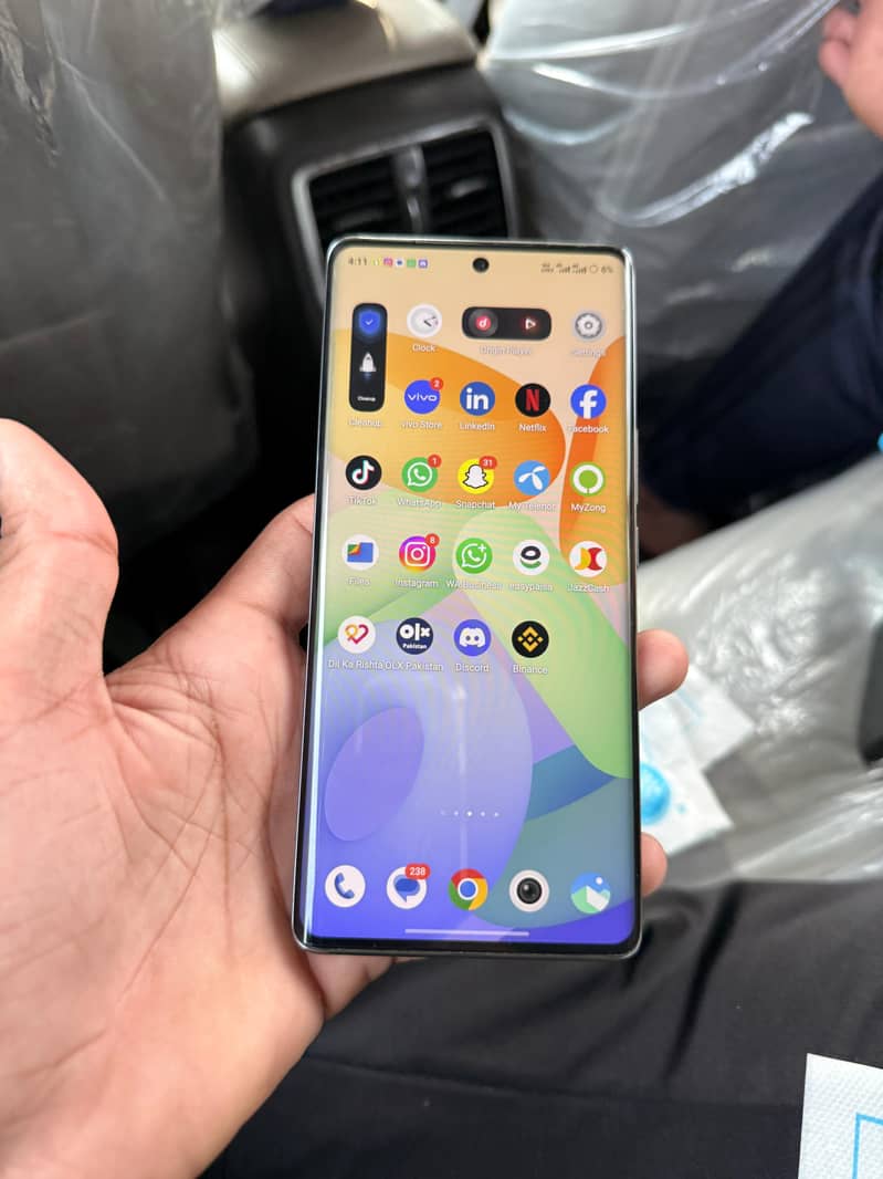 Vivo V30 e 4