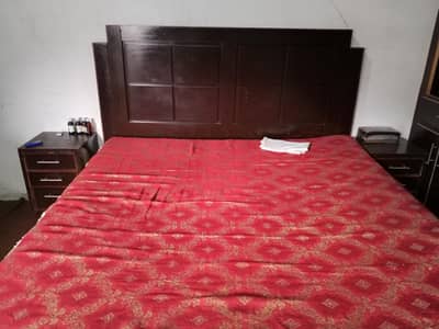 5×6 wooden bed for sale. Good condition