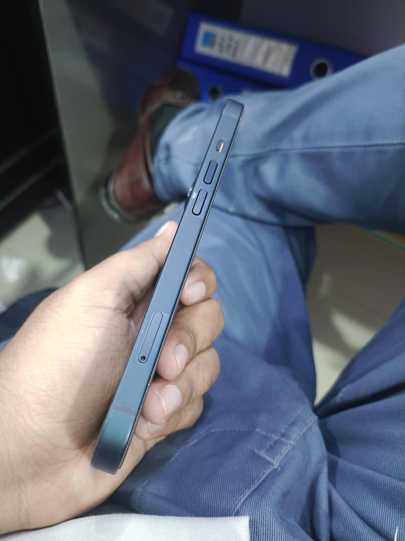 Apple iPhone 13 2