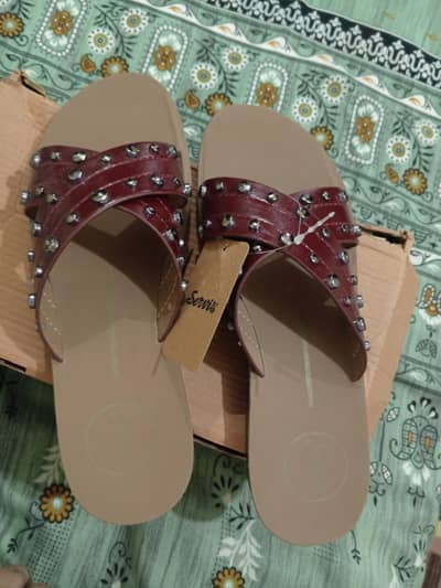 Maroon Chappal