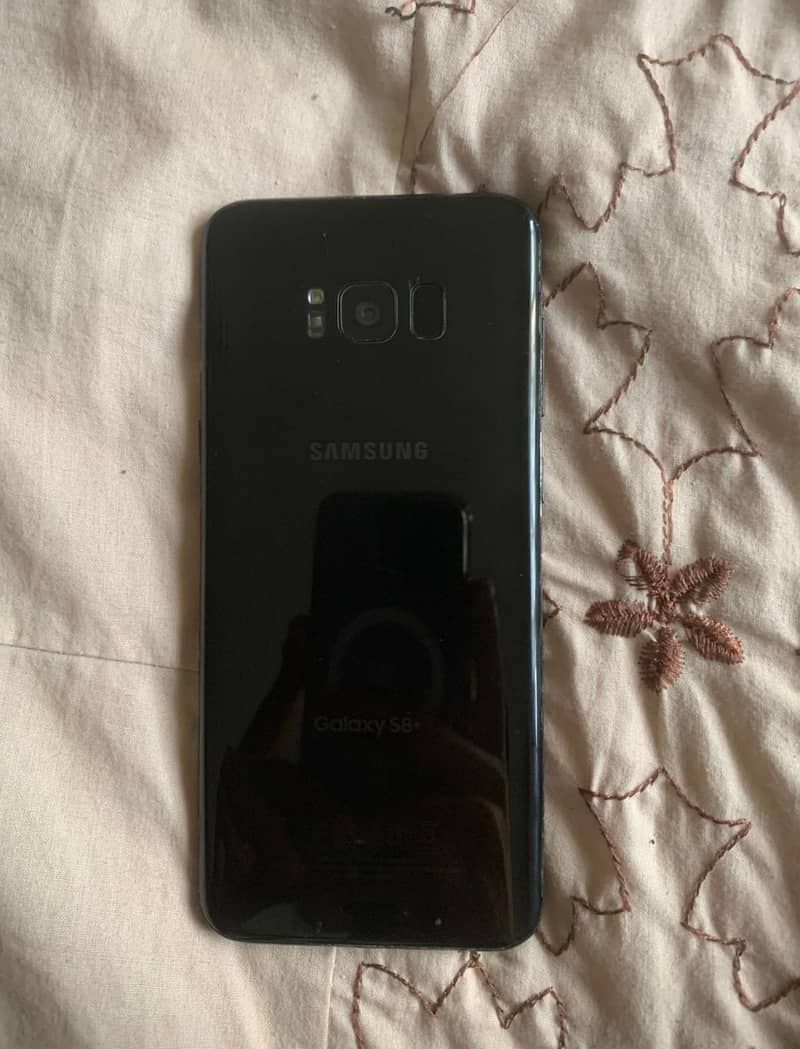 Samsung Mobile S8 Plus 4