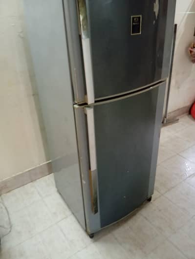 New fridge 10/10 Condition only home used new fridge Kam ho gar gaaa