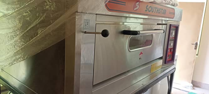 Commercial oven 04 Large Pizza making  on time