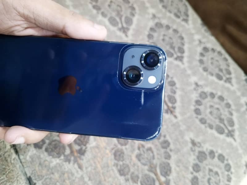 Apple iPhone 13 4