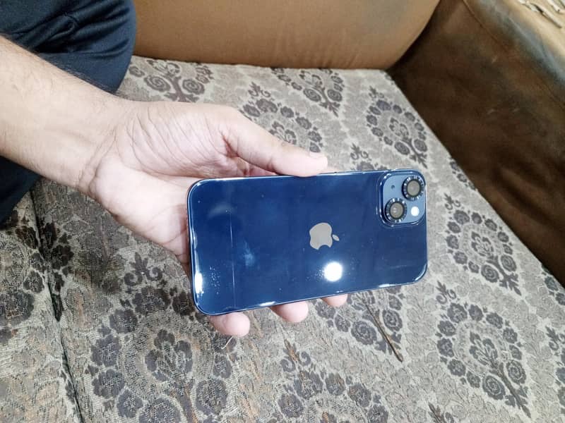 Apple iPhone 13 5
