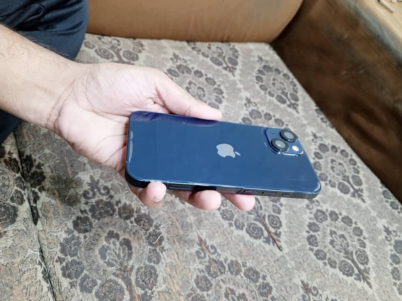 Apple iPhone 13 6