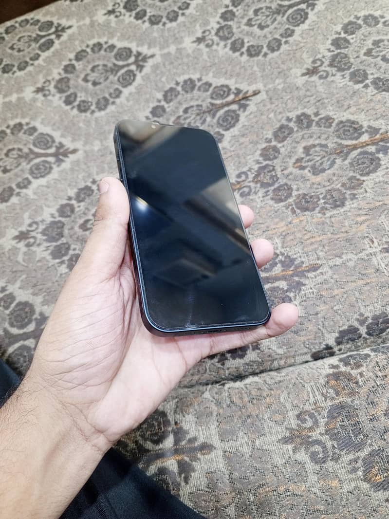 Apple iPhone 13 8