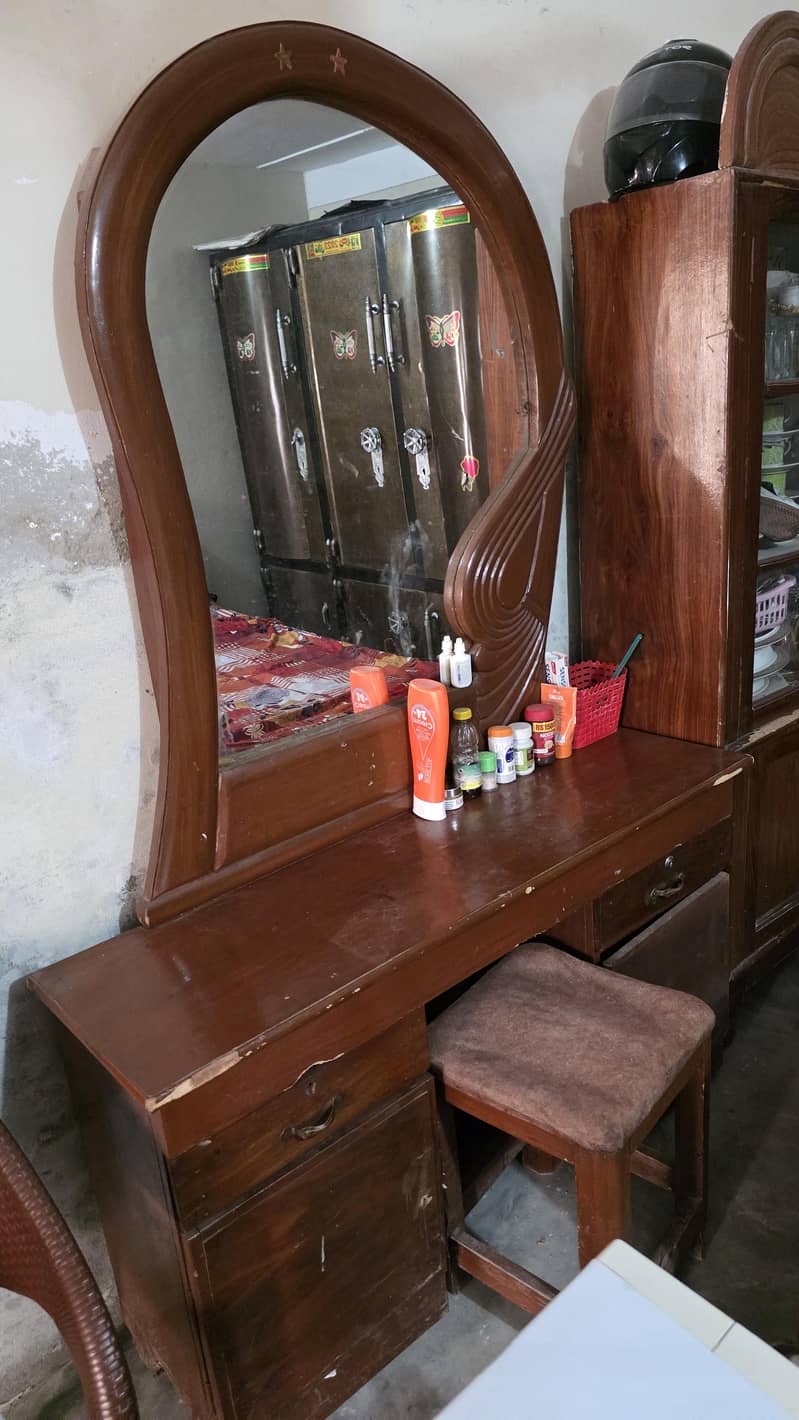 Dressing Table with its Stool 2