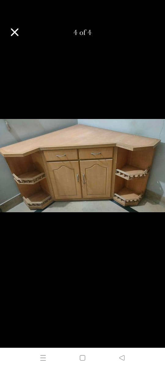Side Corner table for LED 1