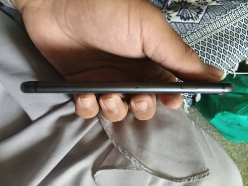 Apple iPhone 8 11