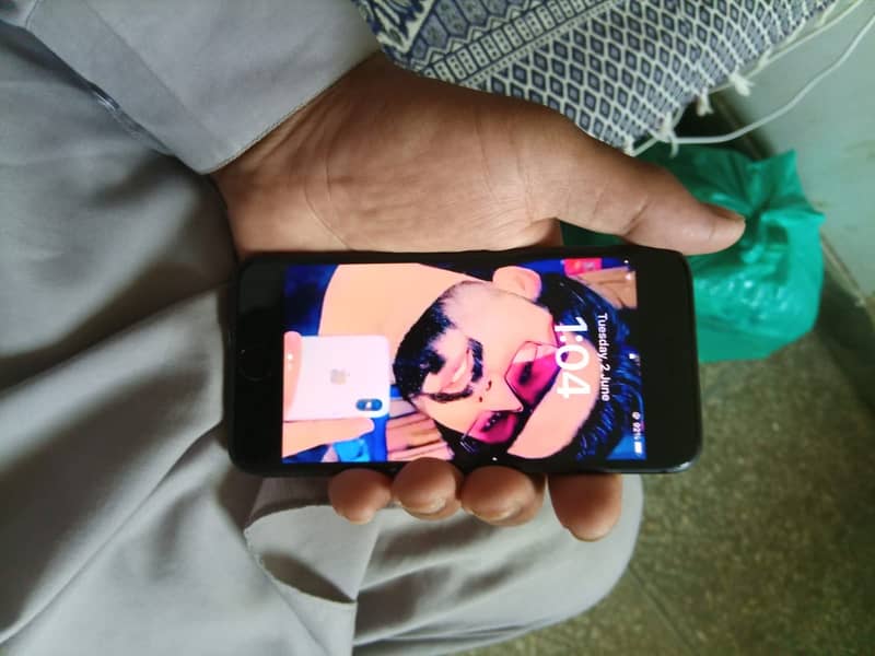 Apple iPhone 8 13
