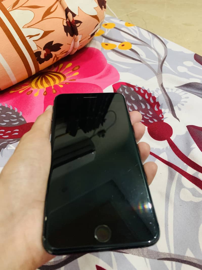 Apple iPhone 7 Plus 1