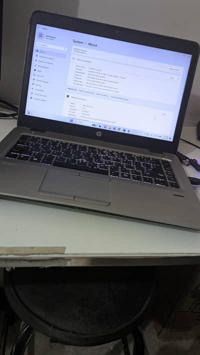 Elitebook 840 G4 with 8 GB ram and 264 GB M. 2 card