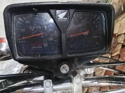 Honda 125 black 10by10. contact number 0334 4923564