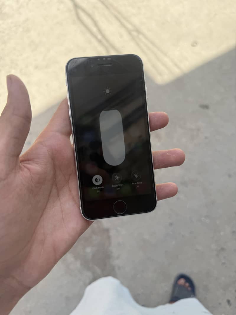 Apple iPhone SE 2nd generation 1
