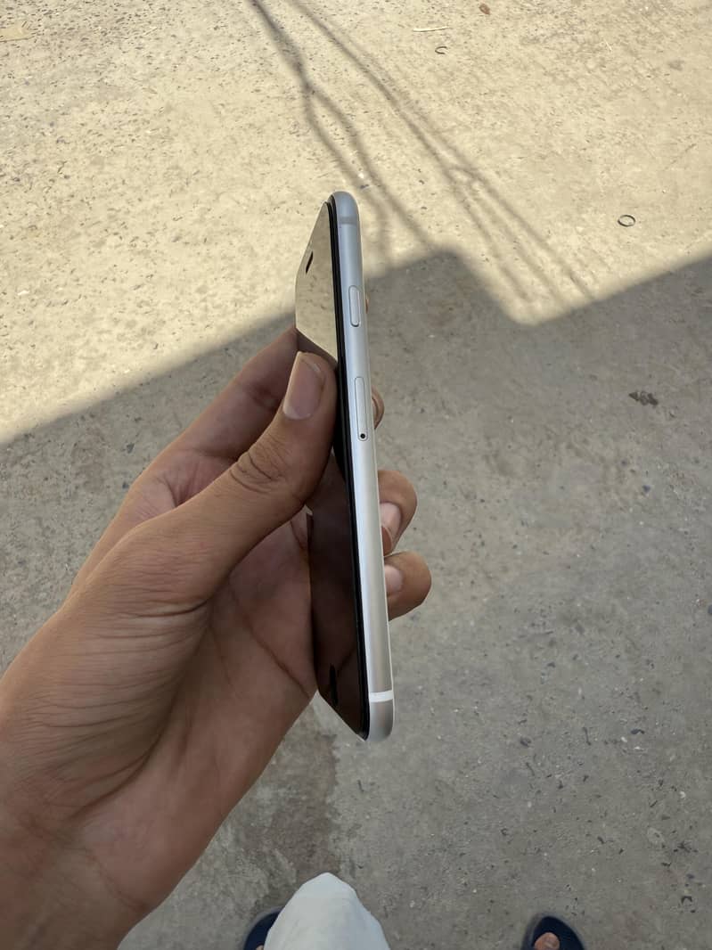 Apple iPhone SE 2nd generation 5