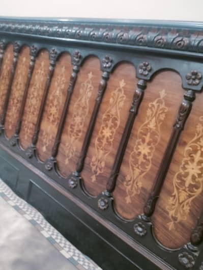 black kikar king siz bedset 10/10 only need to be polished if required