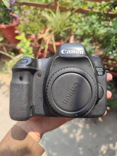 Canon 6D with original battery and charger