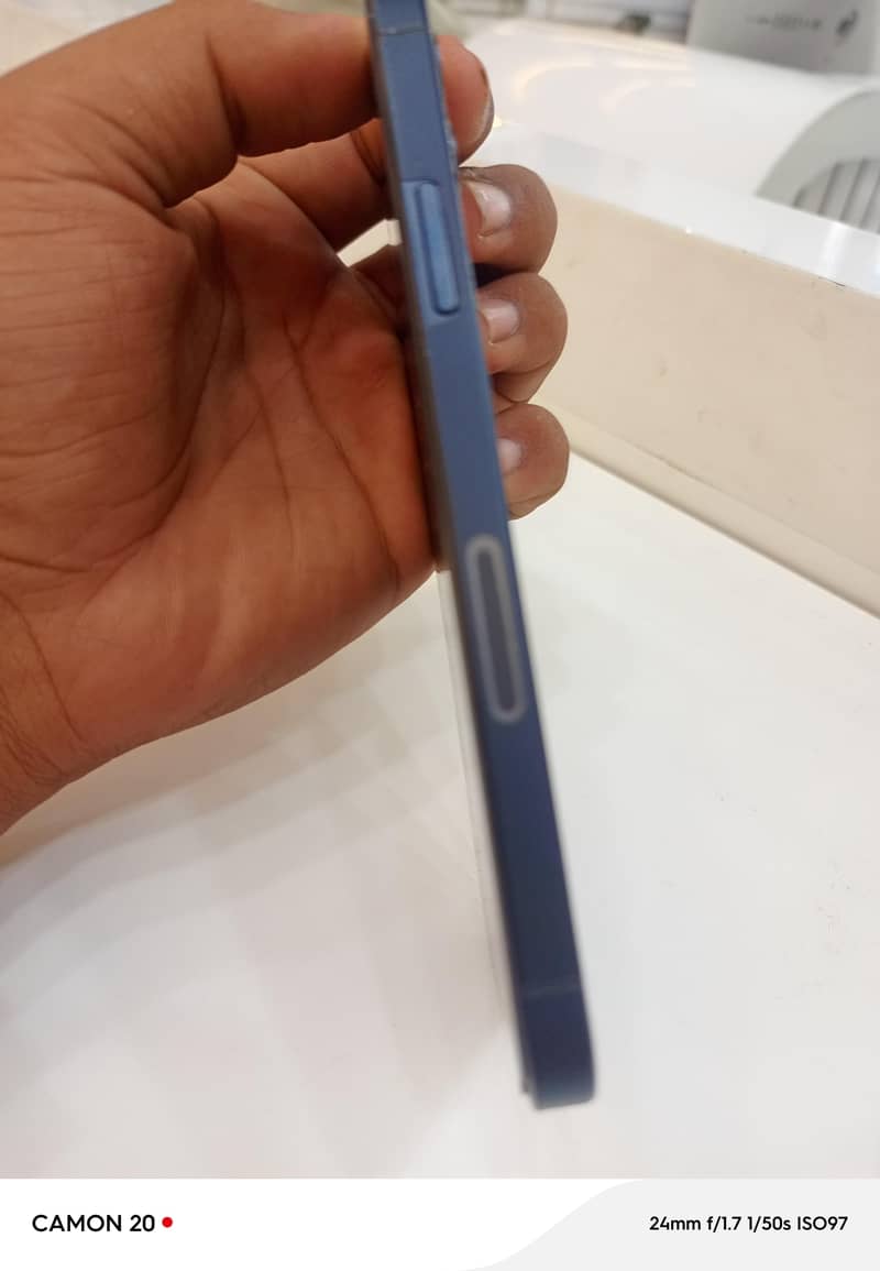 Apple iPhone 12 3