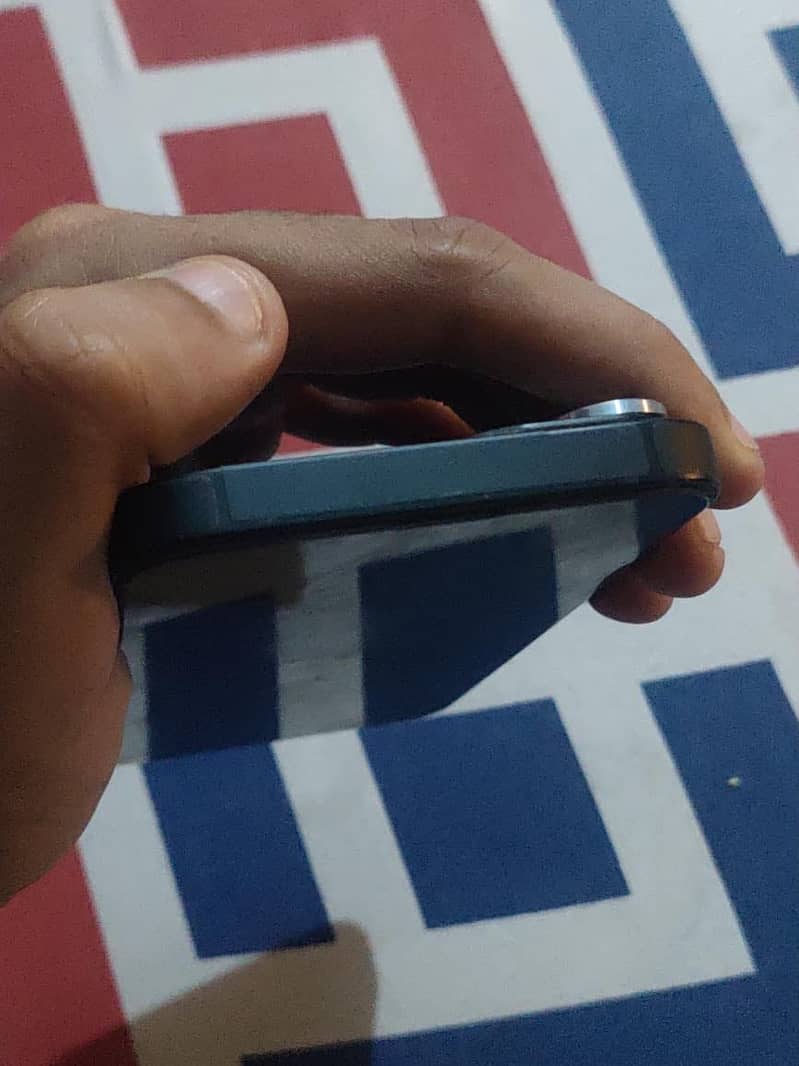 Apple iPhone 14 4