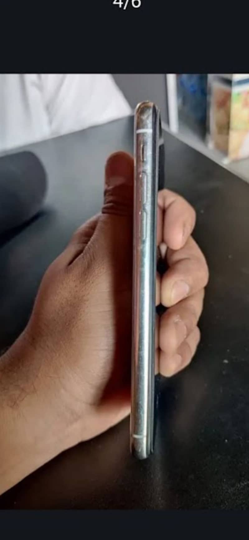 Apple iPhone XS 4