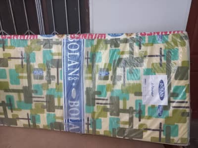single bed with matress