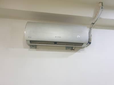 1 ton Kenwood Ac in working Condition