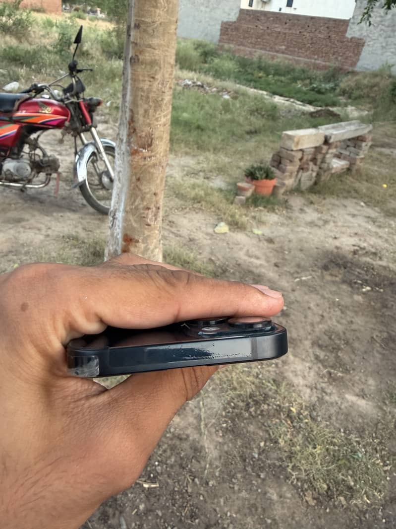 Apple iPhone 13 6