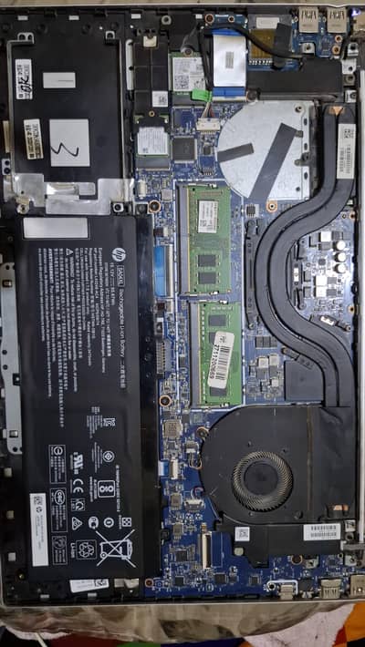 hp envy 17m Core i71065g7 (FOR PARTS) | 16GB DDR4 | MX330 GPU | 256 GB