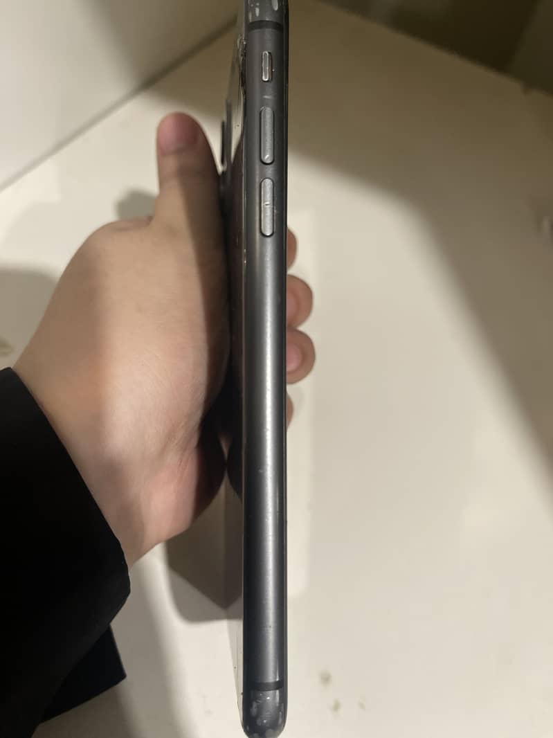 Apple iPhone 11 3