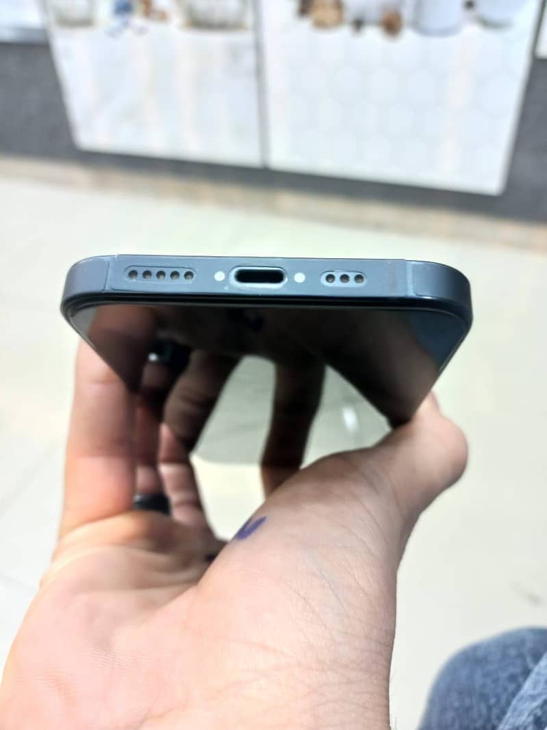 Apple iPhone 13 0