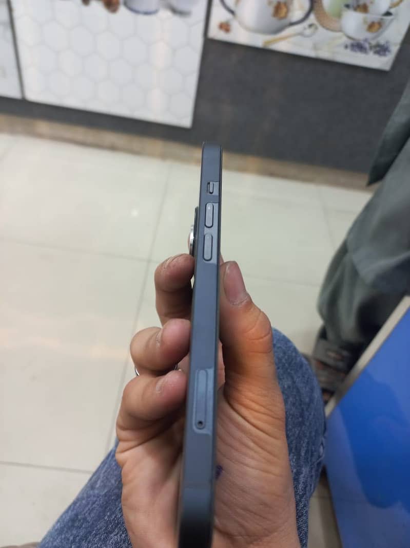 Apple iPhone 13 2