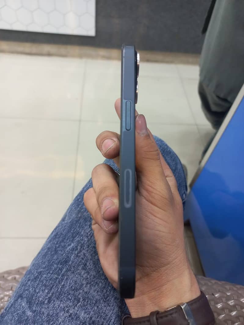 Apple iPhone 13 3