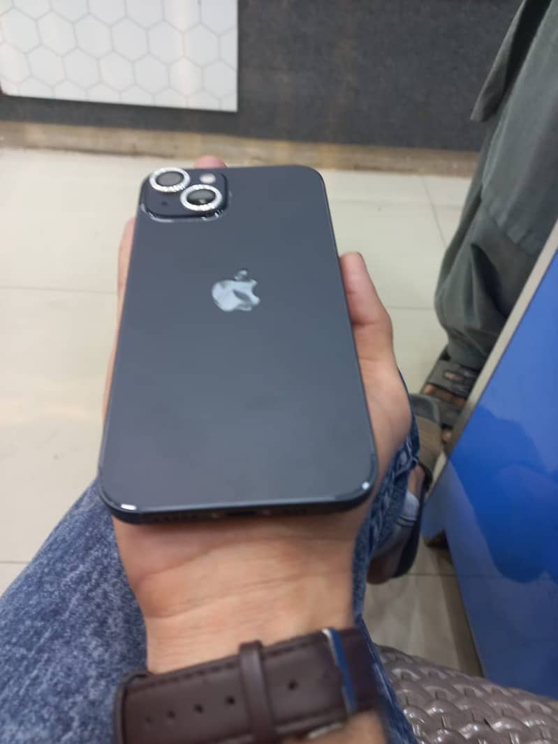 Apple iPhone 13 4