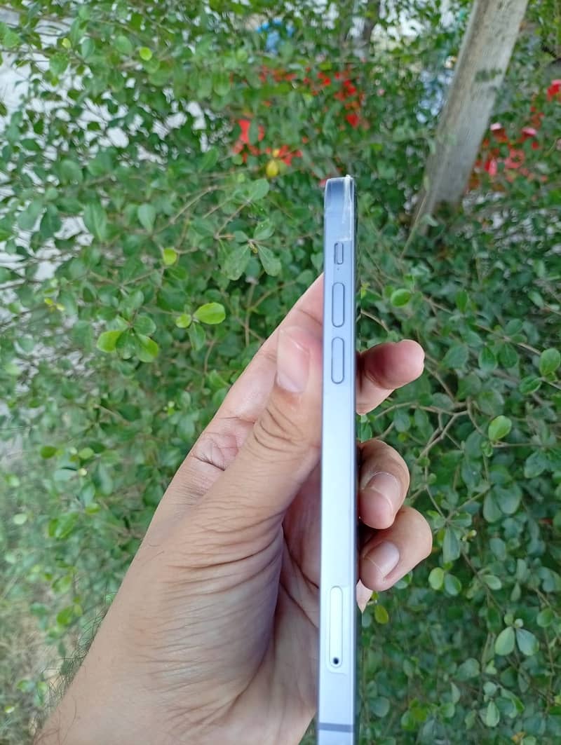 Apple iPhone 12 3